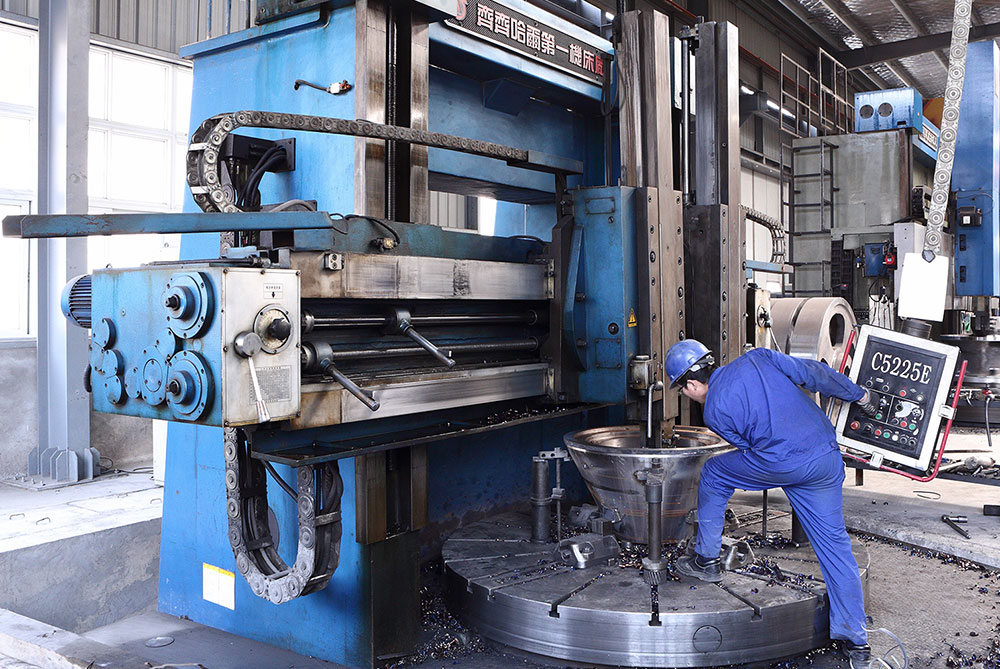 Rotary kiln shell welding during equipment manufacturing..jpg Rotary kiln shell welding during equipment manufacturing..jpg